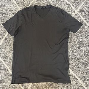 Robert Barakett V-neck t-shirt